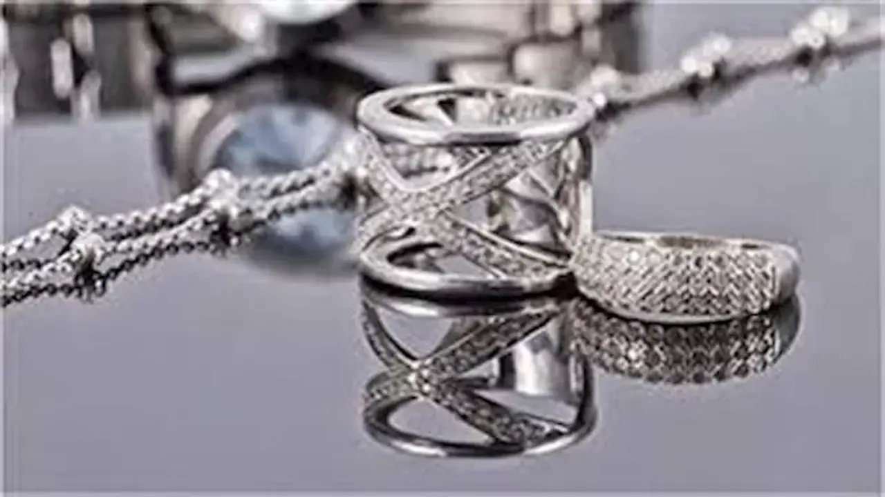 الفضة تتماسك في الأسواق المصرية رغم تقلبات الدولار وتواصل الأوقية مسار التعافي